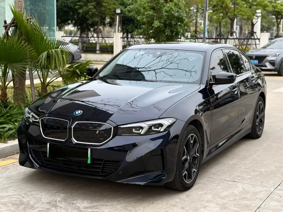 بي إم دبليو i3 2024 eDrive 40 L حزمة رياضية ليلية