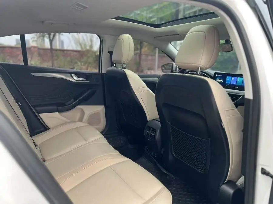 2021 فورد فوكس سيدان إيكو بوست 180 أوتوماتيكي تريند