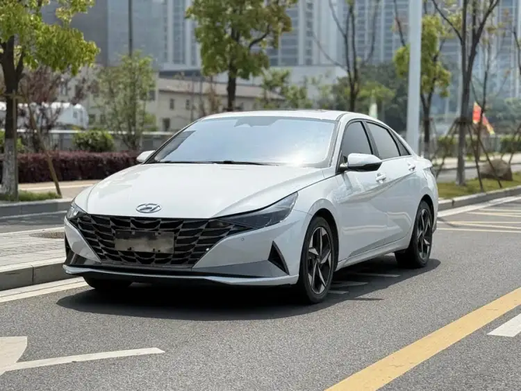 2023 Hyundai Elantra 1.5L CVT LUX Edition