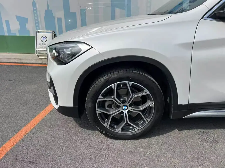 بي ام دبليو X1 2022 sDrive20Li طراز الأزياء