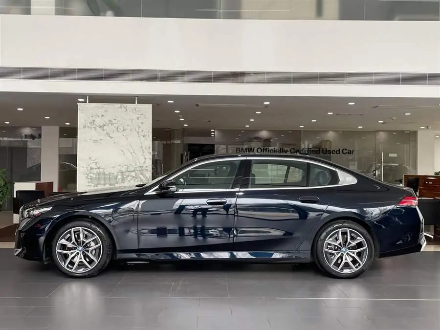 BMW i5 2024 eDrive 35L Luxury M Sport Package