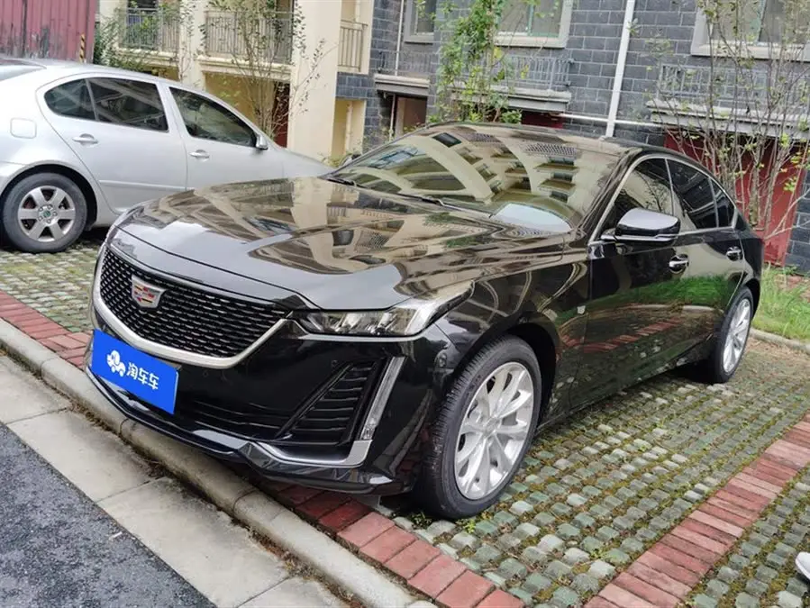 كاديلاك CT5 2022 28T الفاخرة (الإصدار القياسي)