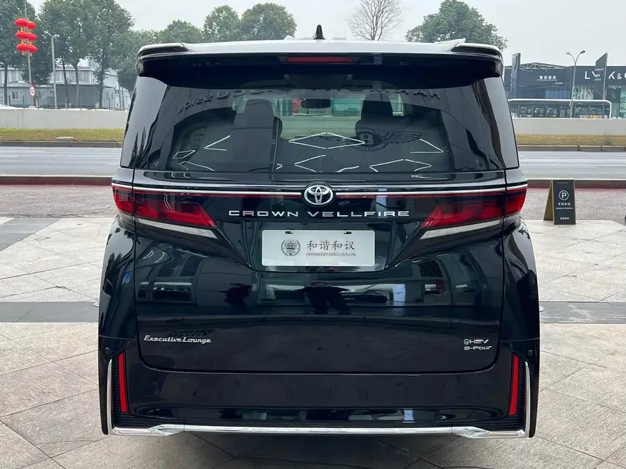 2024 تويوتا فيلفاير كراون هايبرد 2.5 لتر إصدار ألتميت