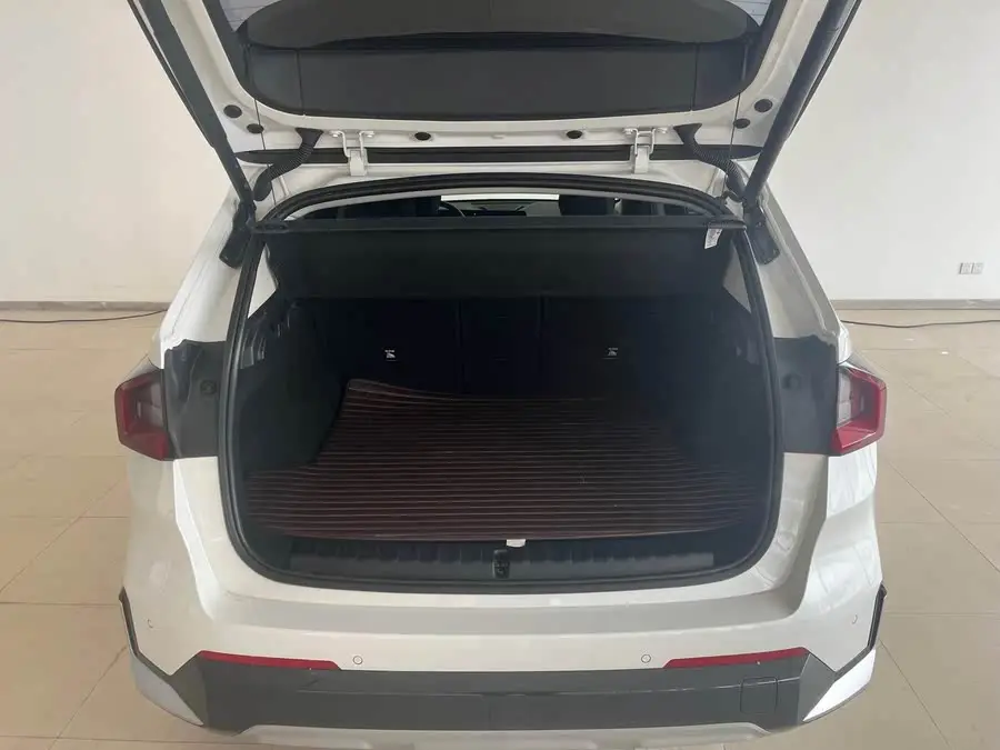 بي إم دبليو X1 2023 sDrive25Li حزمة تصميم X