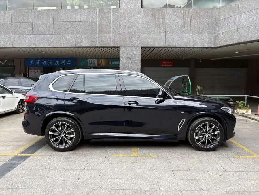 بي ام دبليو X5 2022 xDrive 30Li باقة M الرياضية الفاخرة