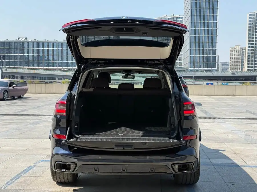 بي إم دبليو X5 2022 طراز مُجدد xDrive 30Li حزمة M الرياضية الفاخرة