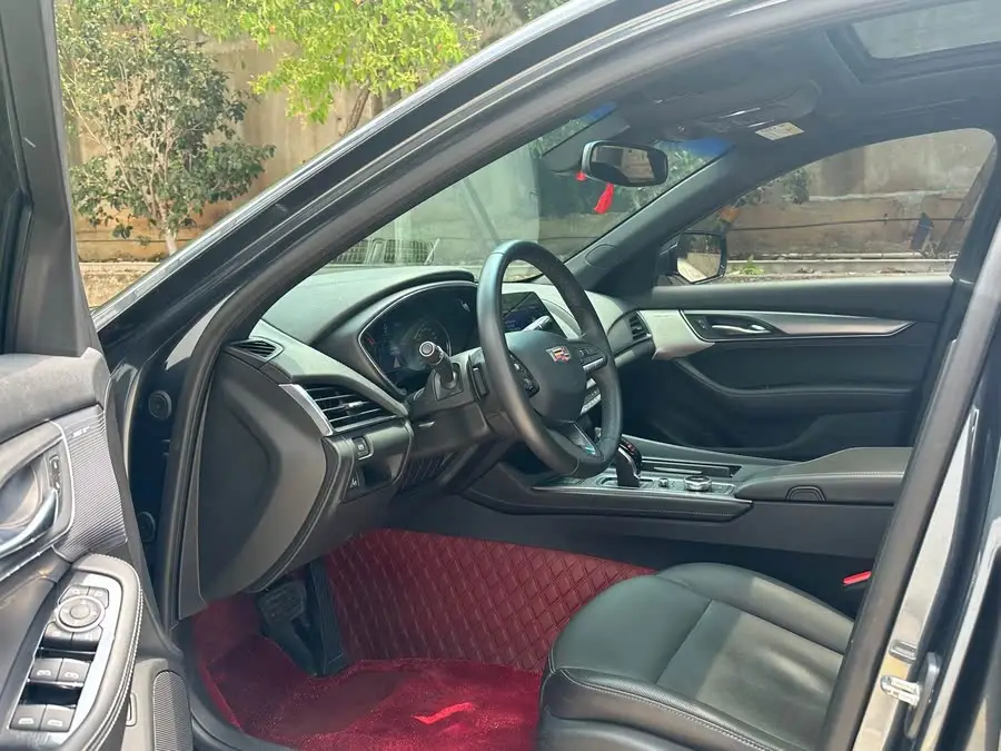 كاديلاك CT5 2021 طراز مُعدَّل 28T فاخرة