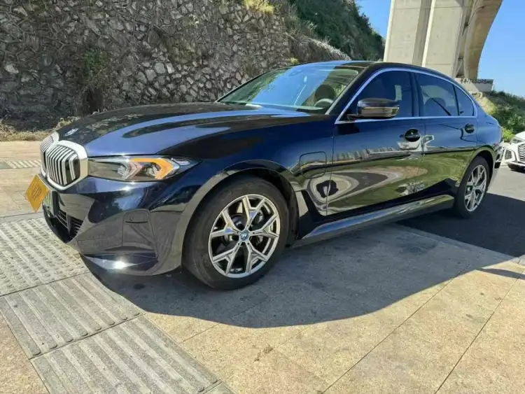 BMW i3 2024 eDrive 40 L Night Edition