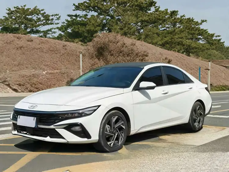 Elantra 2023 1.5L CVT LUX Premium Edition