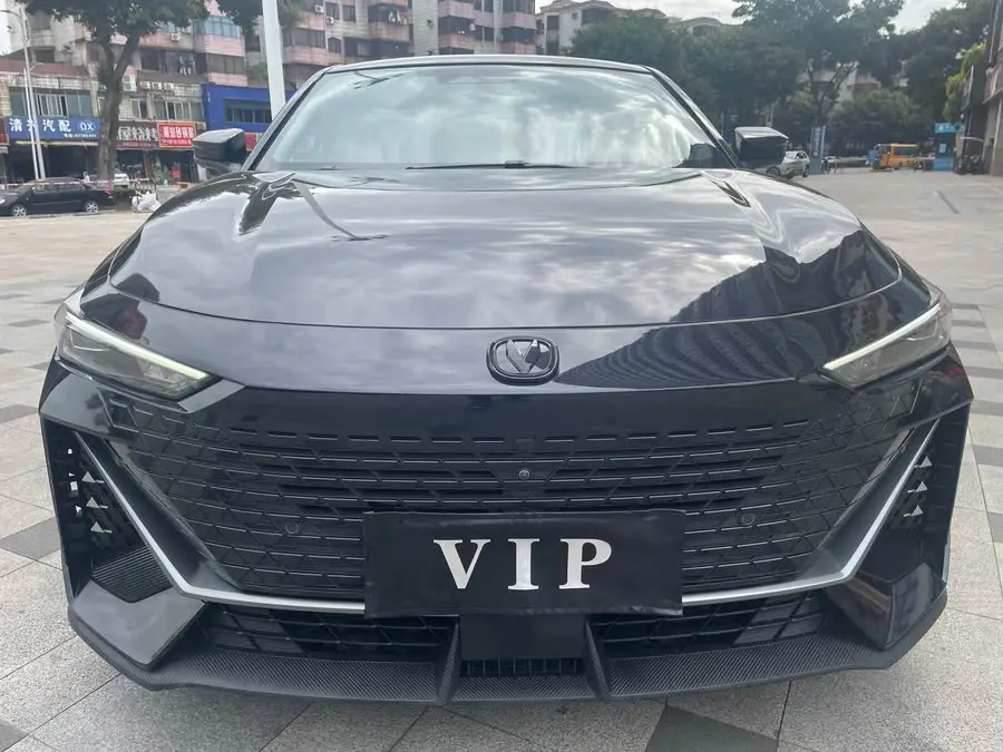 Changan UNI-V 2022 1.5T Smart Navigation Edition