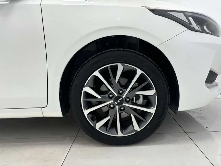 كيا K3 2021 الطراز المعدل 1.5L CVT النسخة العصرية