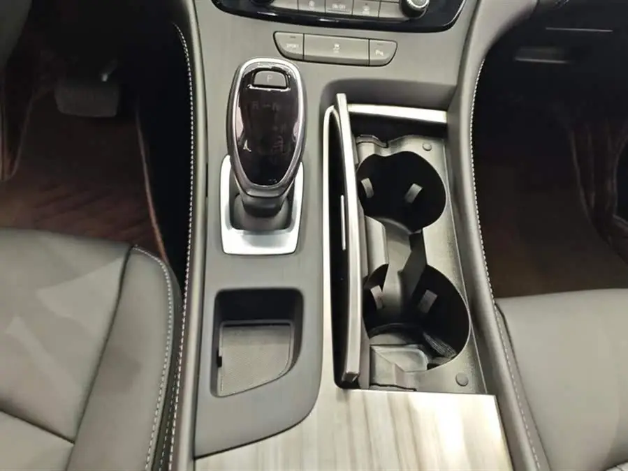 بيوك لاكروس 2021 652T الفاخرة