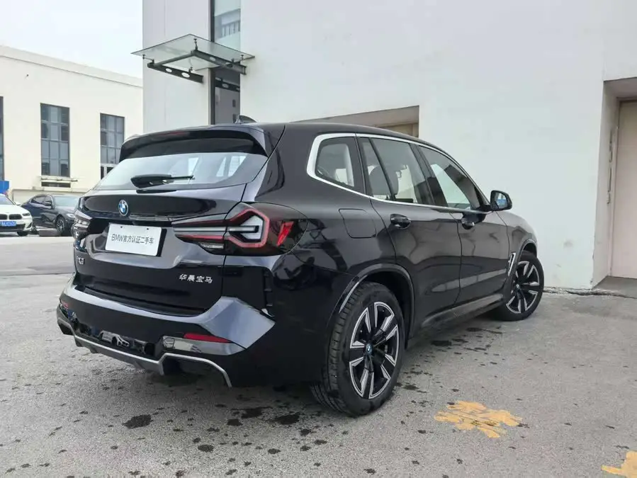 BMW iX3 2023 Leading Edition