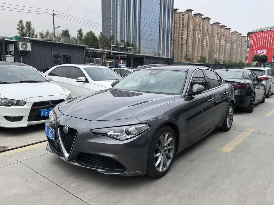 2019 Giulia 2.0T 280HP Luxury Edition