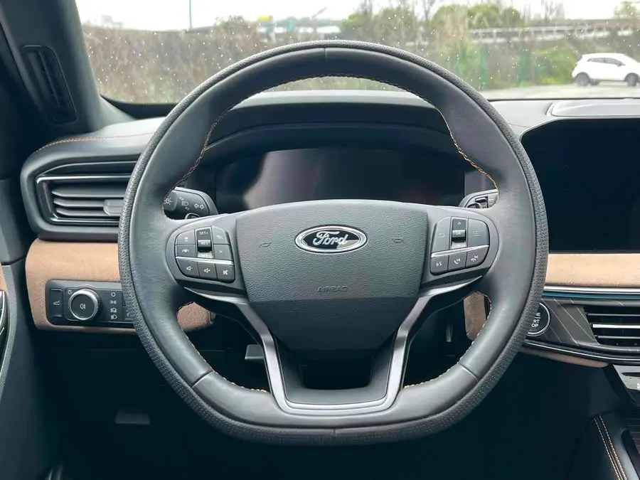 مستكشف 2023 EcoBoost 285 نسخة قمة كونلون 7 مقاعد