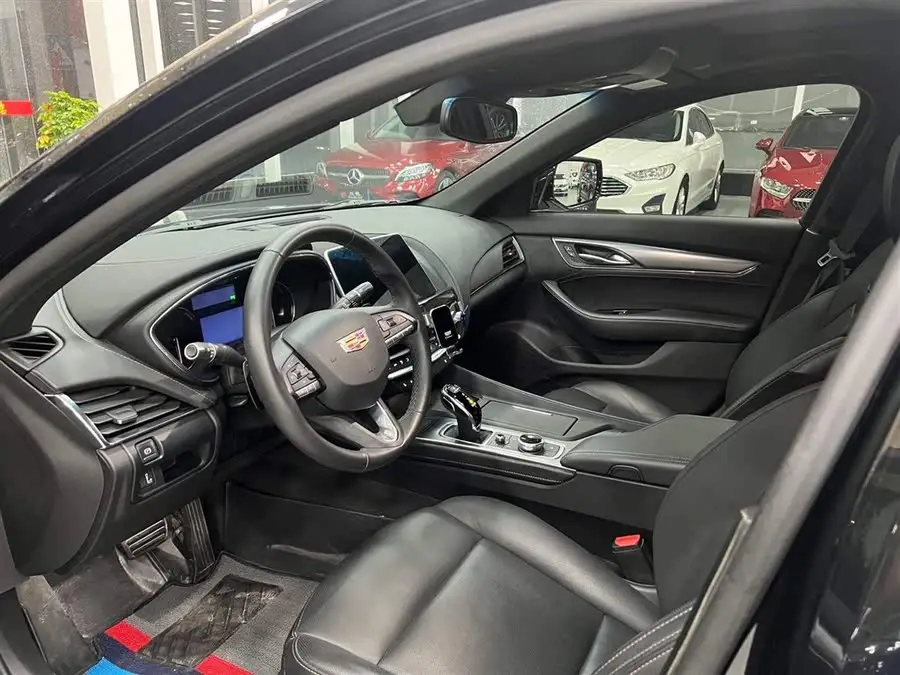 كاديلاك CT5 2023 طراز 28T الفاخر