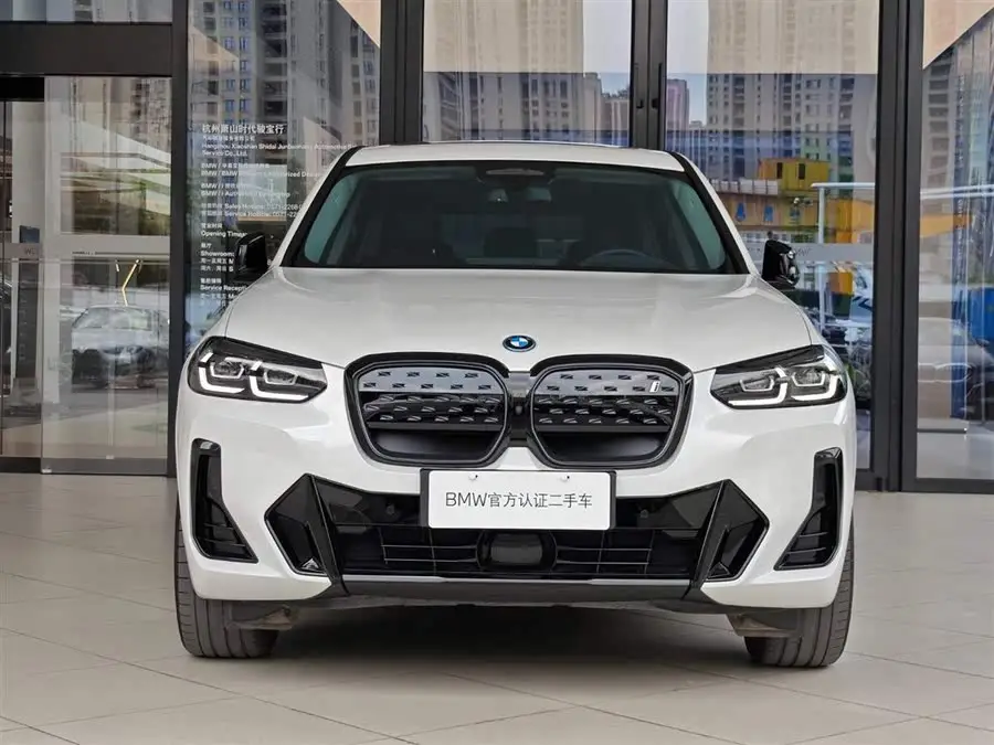 بي إم دبليو iX3 2022 طراز مُعدل نموذج قيادي