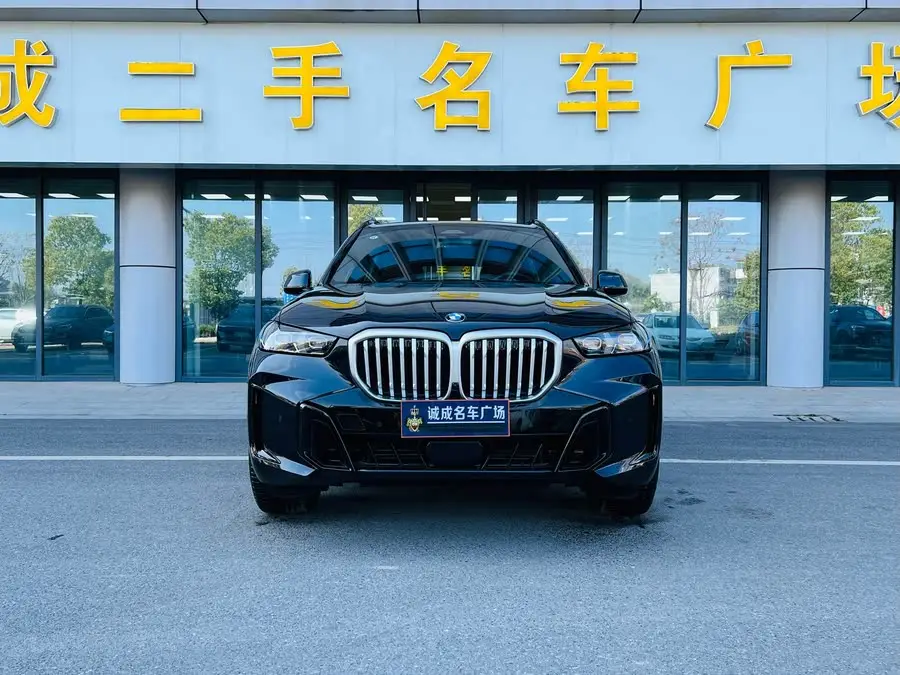 بي ام دبليو X5 2023 xDrive 40Li M حزمة رياضية