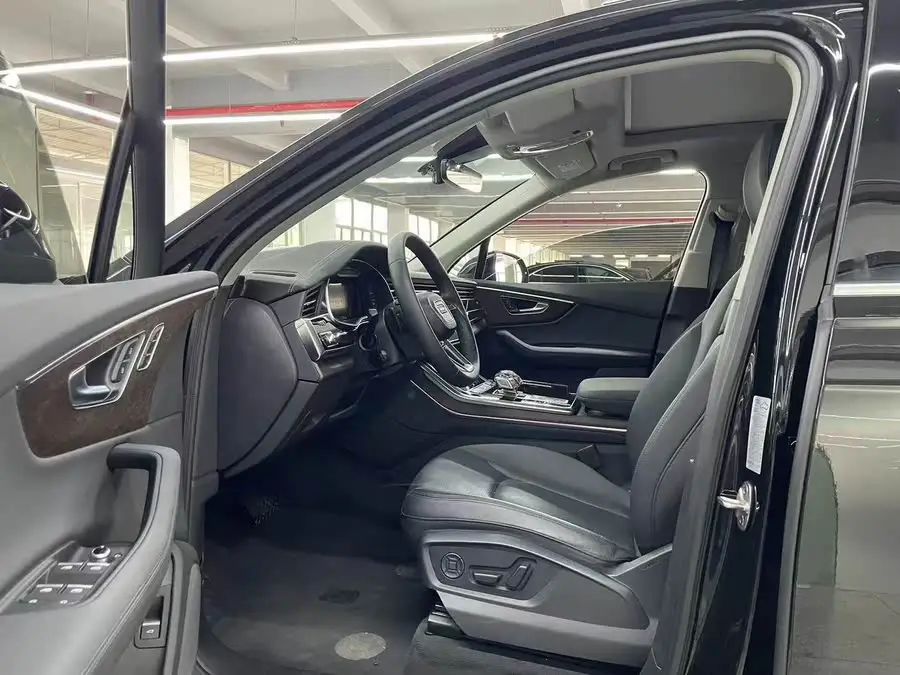 Audi Q7 2024 45 TFSI quattro S line Sport