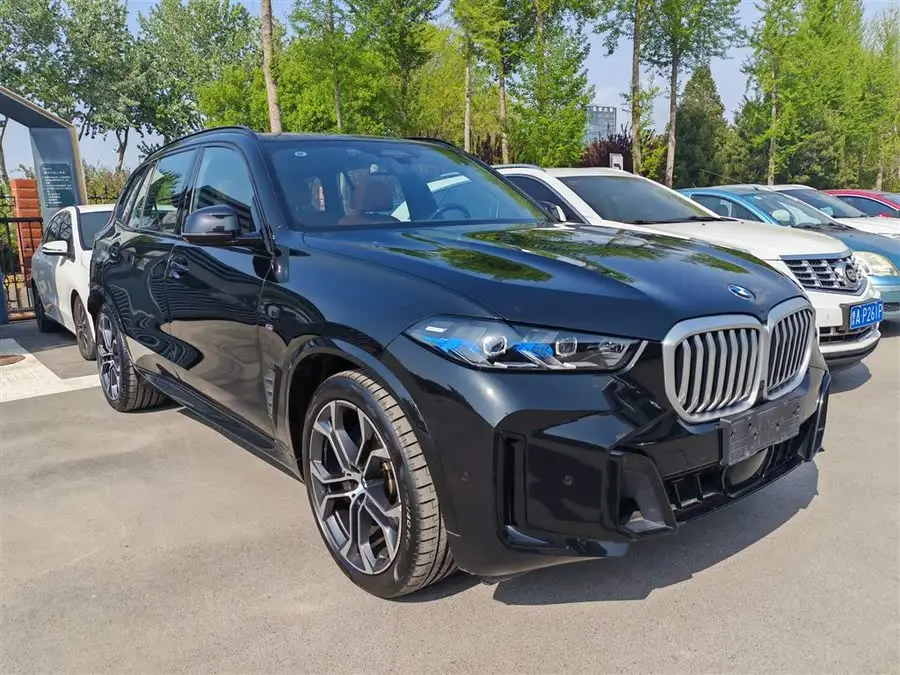 بي إم دبليو X5 2023 xDrive 40Li حزمة م الرياضية الليلية