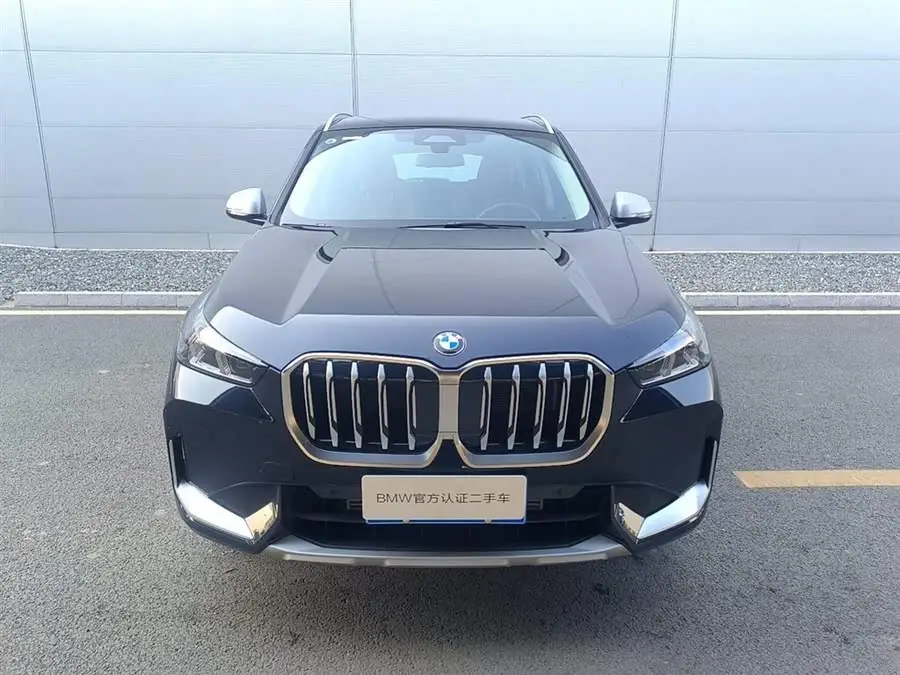 بي إم دبليو X1 2023 sDrive20Li حزمة تصميم X