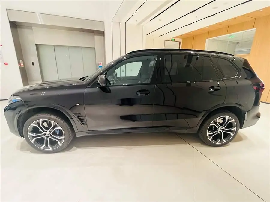 2023 BMW X5 xDrive 40Li Exclusive M Sport Night Package