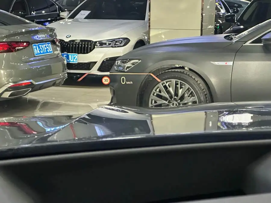 بي إم دبليو X5 2023 xDrive 30Li طراز M الرياضي الفاخر