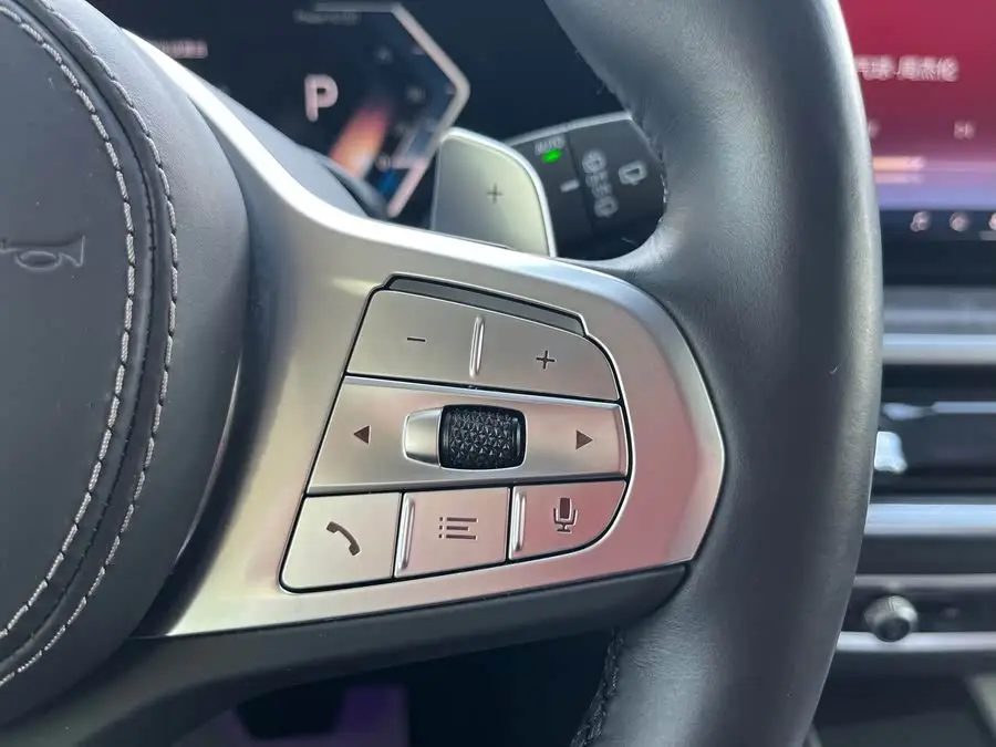 بي إم دبليو X5 2023 xDrive 30Li الفئة الفاخرة حزمة M الرياضية ليلية