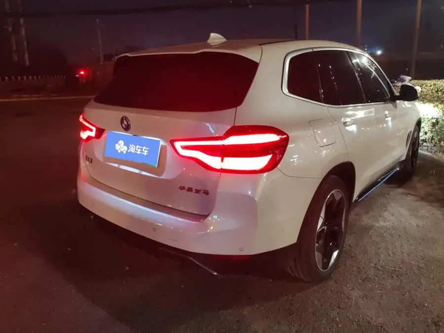 BMW iX3 2021 Leading Edition