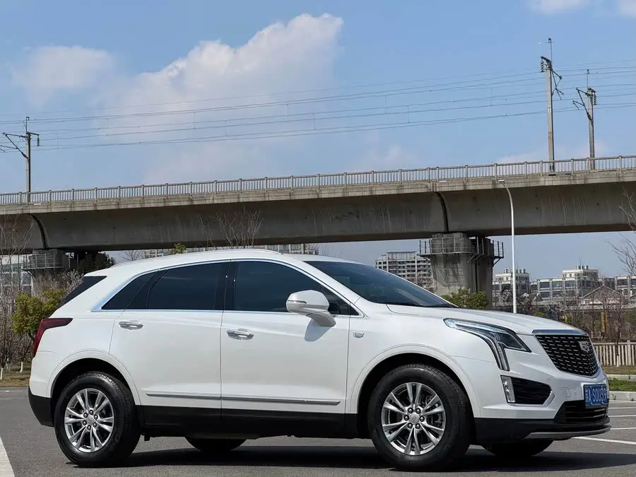 كاديلاك XT5 2023 2.0T دفع أمامي فاخر