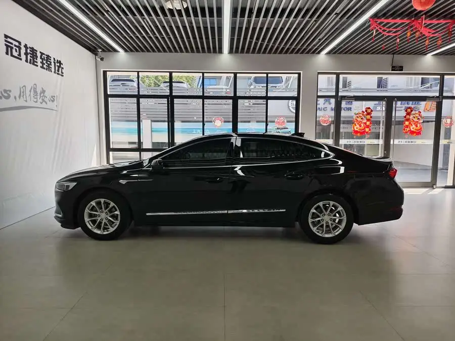 بيوك لاكروس 2021 552T الفاخرة