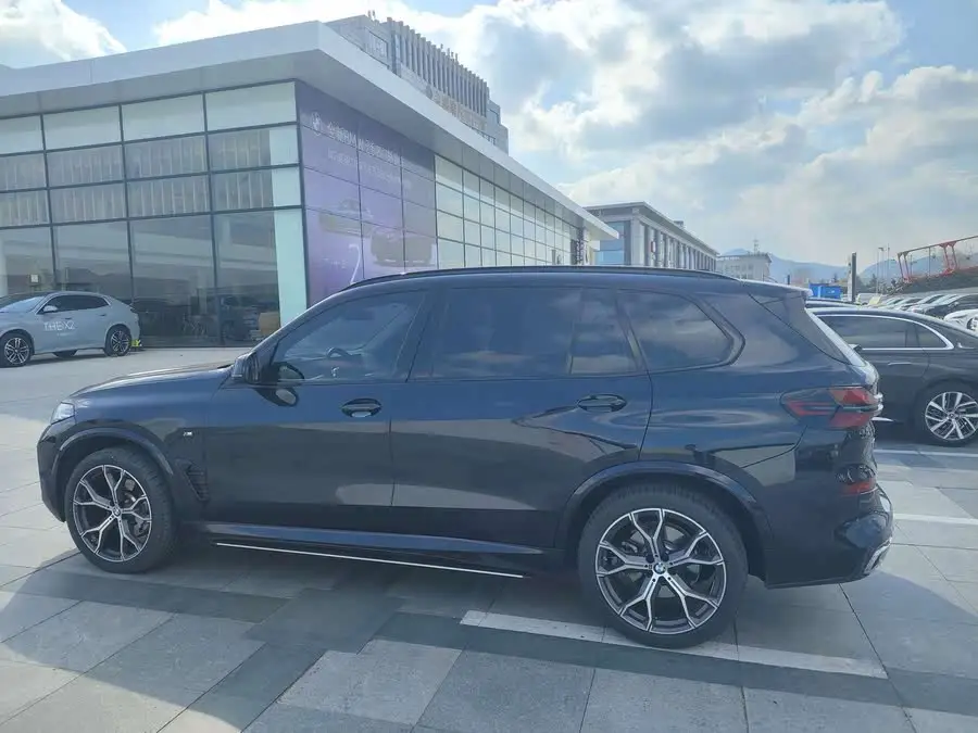BMW X5 2023 xDrive 30Li Exclusive M Sport Package