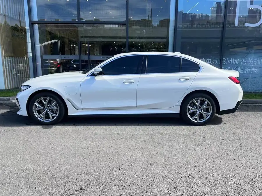 بي إم دبليو i3 2022 eDrive 35 L