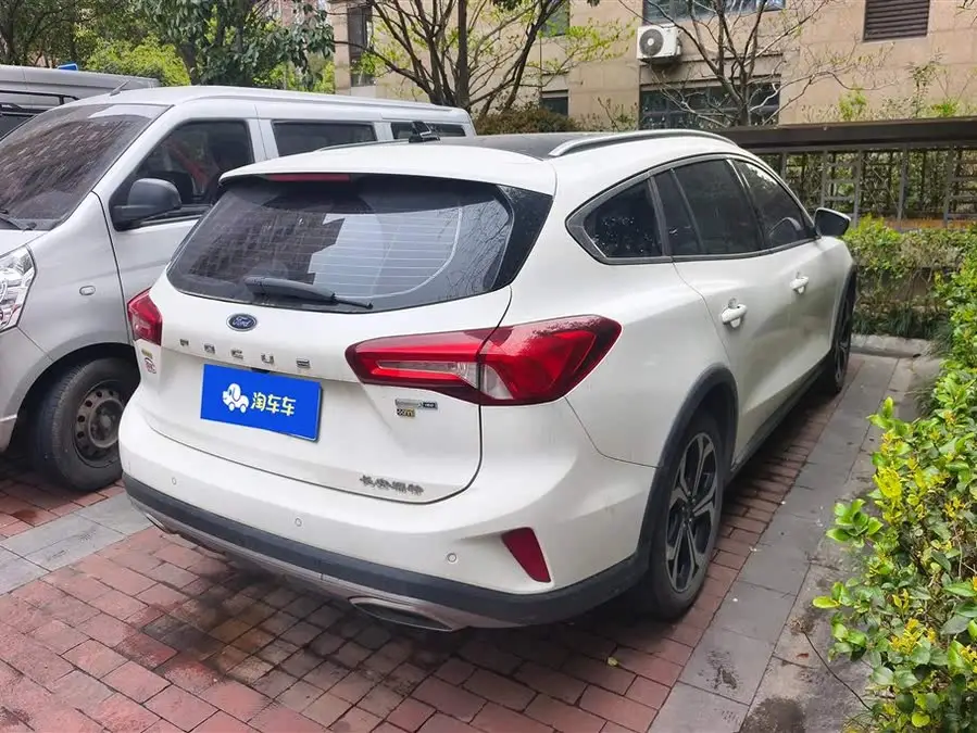 2021 فورد فوكس واغن صيد إيكوبوست 180 أوتوماتيكي تريند