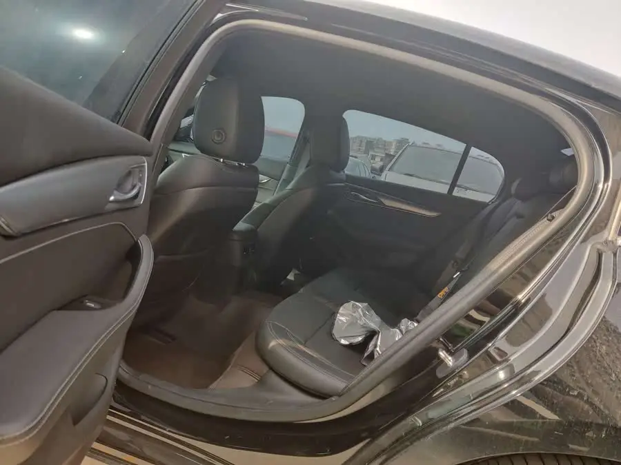 كاديلاك CT5 2022 طراز 28T الفاخر (النسخة القياسية)