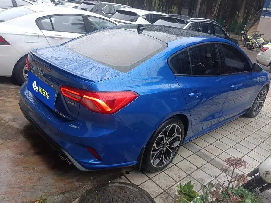 2021 فورد فوكس سيدان إيكوبوست 180 أوتوماتيكي ST لاين