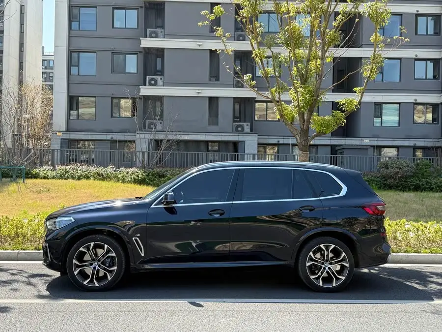 بي إم دبليو X5 2022 طراز مُعدل xDrive 40Li حزمة M الرياضية