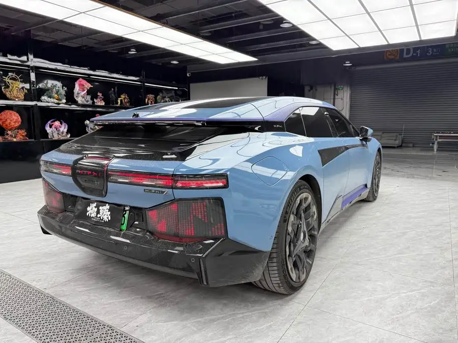 هاي في HiPhi Z 2023 إصدار حضري بأربعة مقاعد