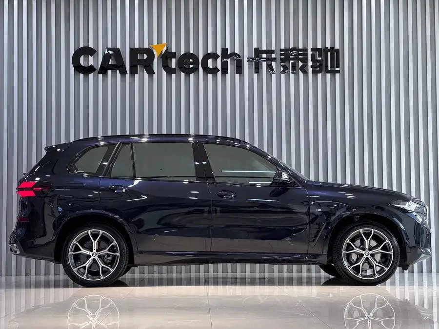 بي إم دبليو X5 2023 xDrive 30Li حزمة رياضية M ليلية