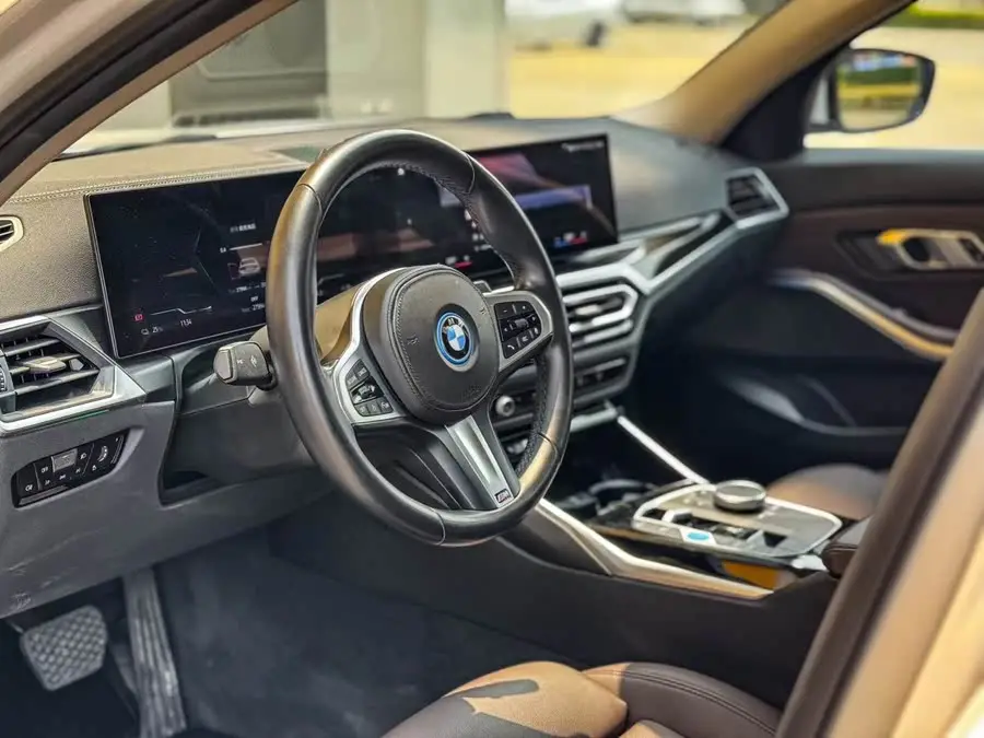 بي إم دبليو i3 2022 eDrive 35 L