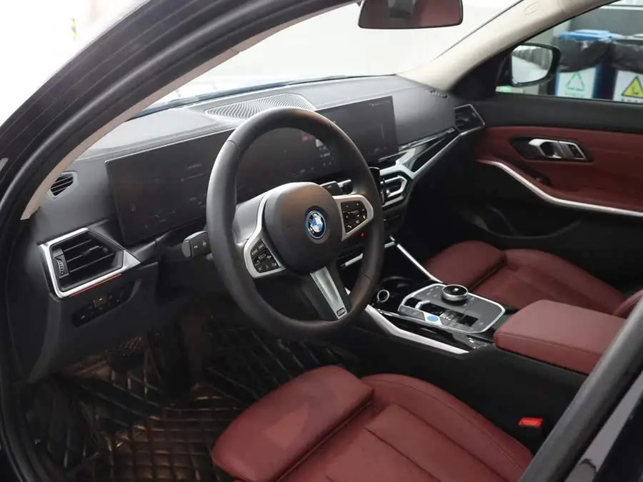 بي إم دبليو i3 2024 eDrive 35 L