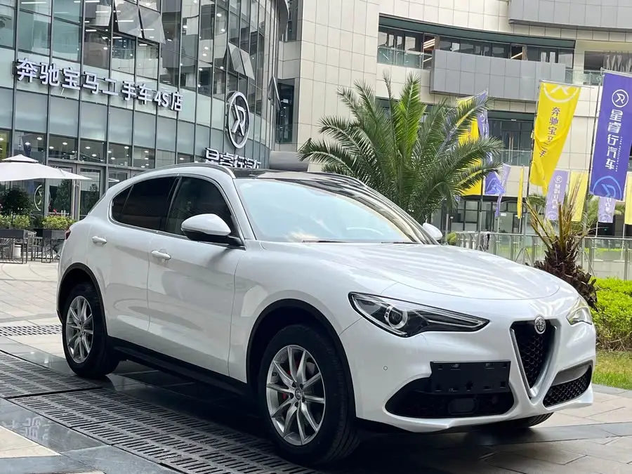 2021 Stelvio 2.0T 280HP Luxury Edition