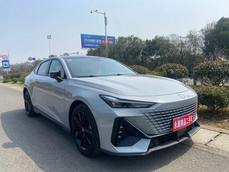 Changan UNI-V 2022 1.5T Smart Navigation Model