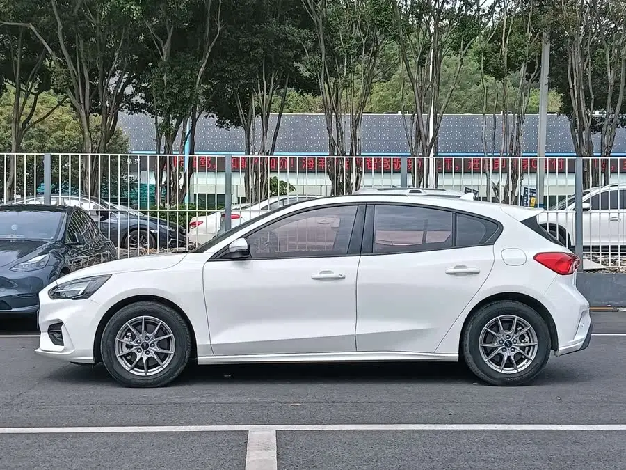 2020 فورد فوكس 2.0 إيكو بوست 180 أوتوماتيكي تريند