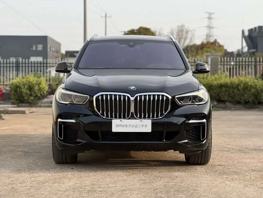 بي إم دبليو X5 2022 فئة محدثة xDrive 40Li حزمة رياضية M