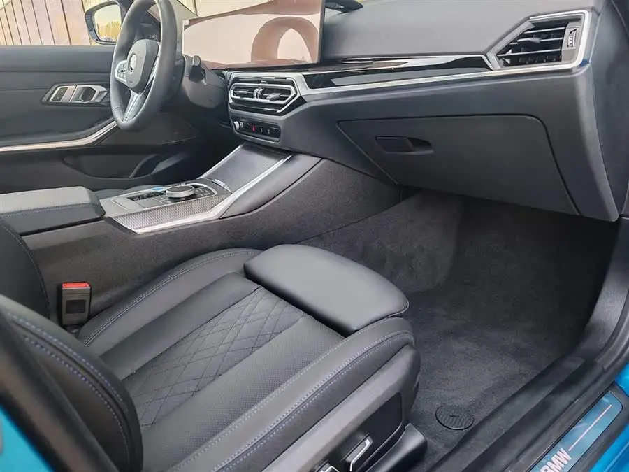 بي إم دبليو i3 2023 eDrive 40 L حزمة الرياضة الليلية