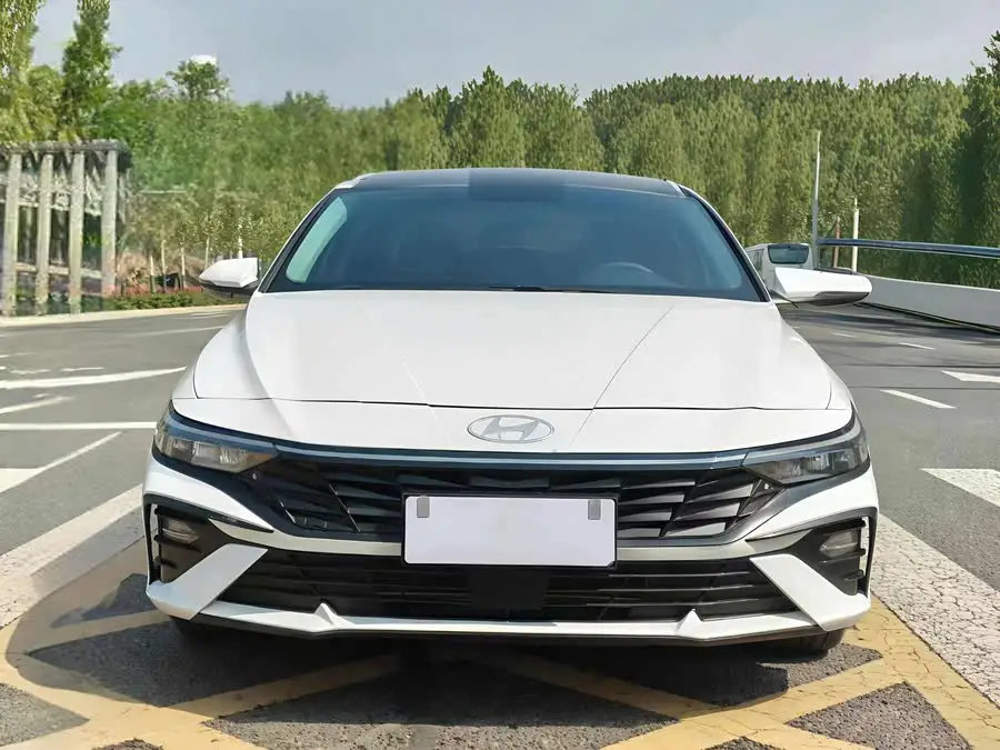Elantra 2023 1.5L CVT LUX Premium Edition