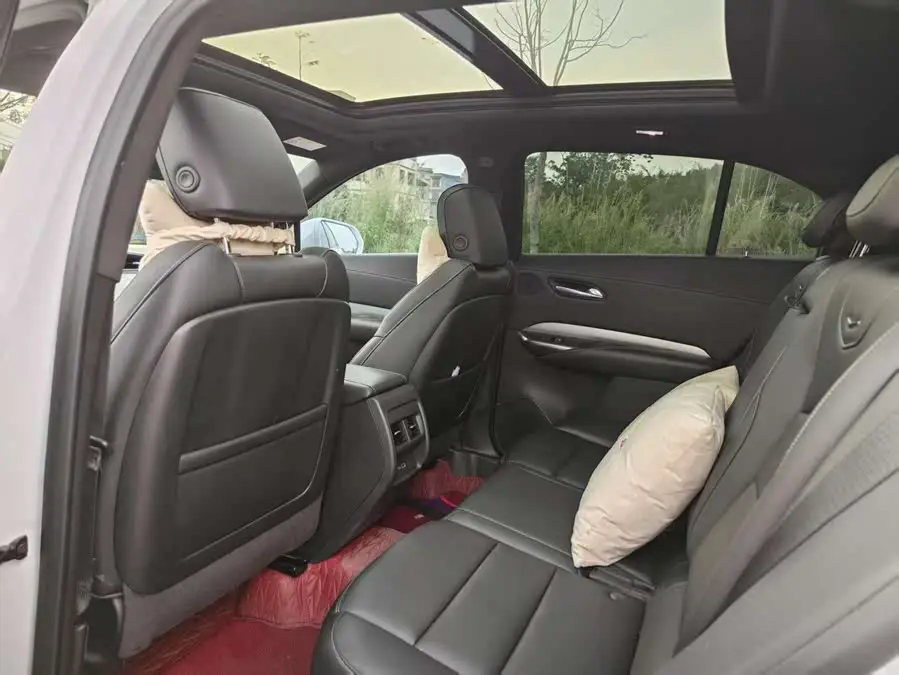 كاديلاك XT4 طراز 2021 28T دفع أمامي رائد