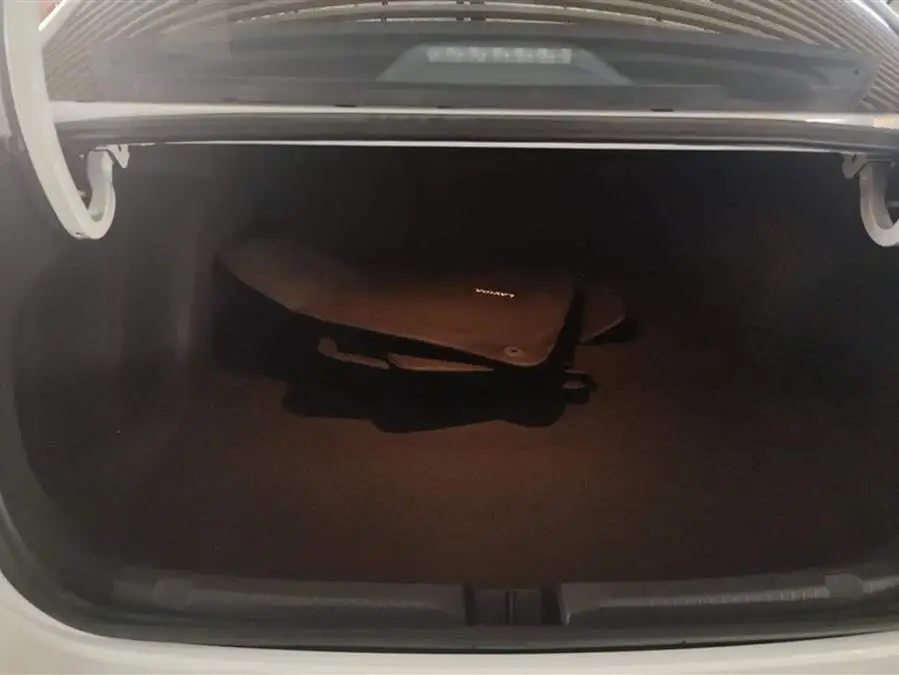 لافيدا 2024 300TSI DSG إصدار الفضاء الكامل