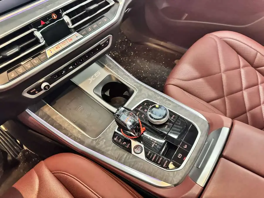 بي إم دبليو X5 2022 xDrive 30Li حزمة M الرياضية